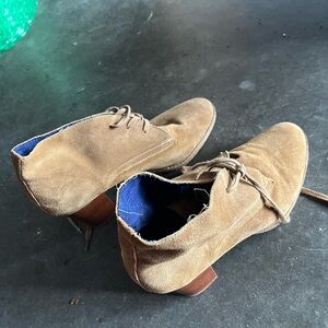 Block heel gap booties